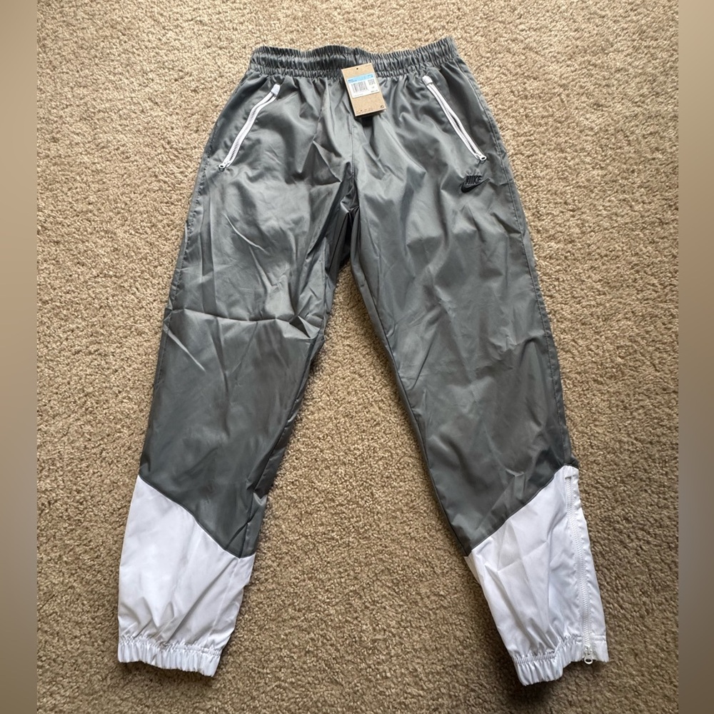 Nike Windrunner Woven Lined Pants Smoke Grey White DX0653-084 Men’s Medium NEW